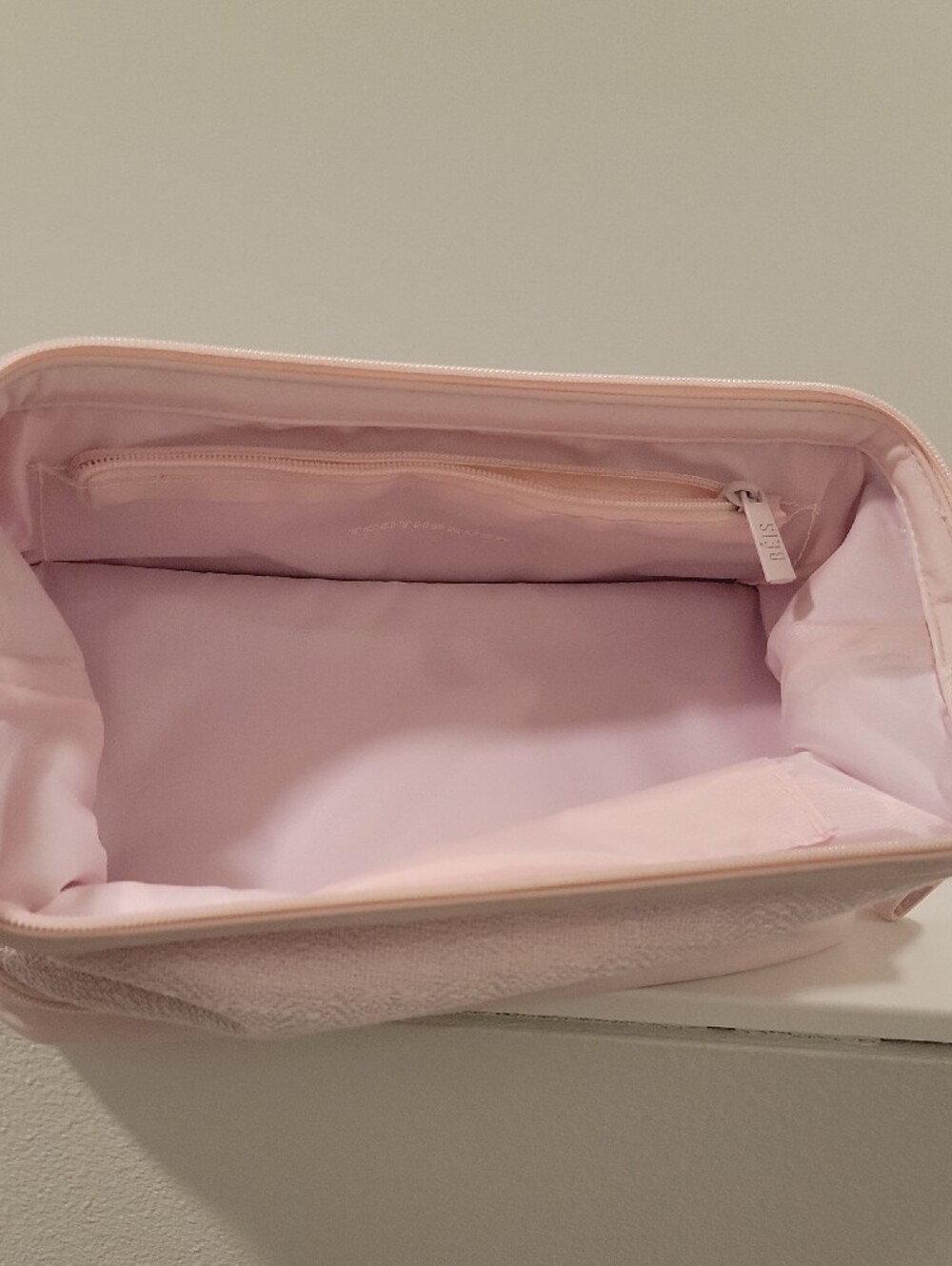 Sold-- Beis Dopp Kit - Picture 5 of 7